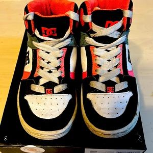 Dc shoes